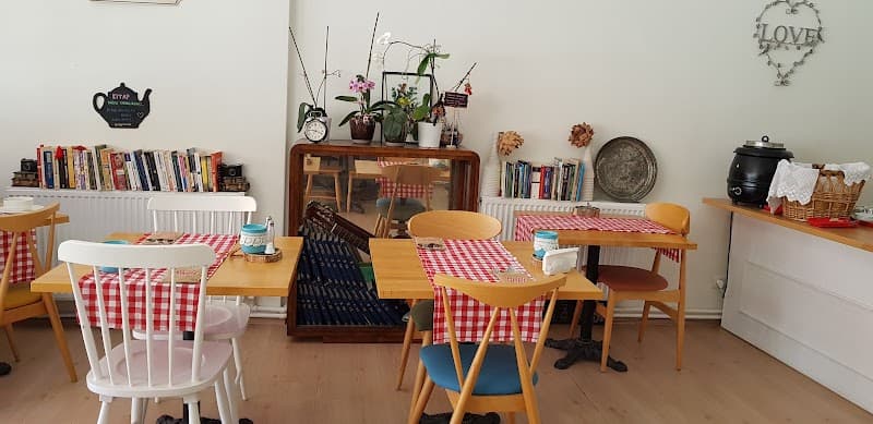 Safran Ev Yemekleri & Cafe - Kadıköy